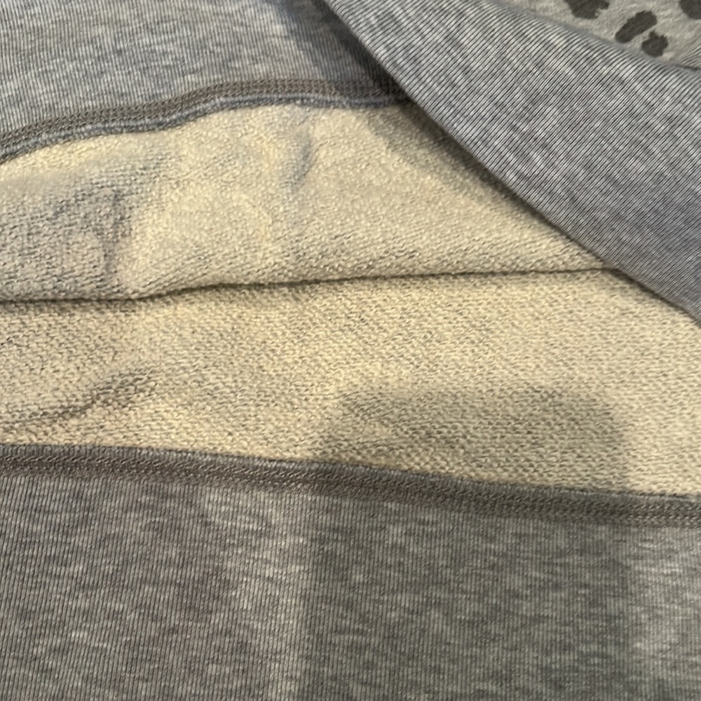 NWOT AERIE oversized cropped leopard grey sweatshirt size large - Picture 3 of 8